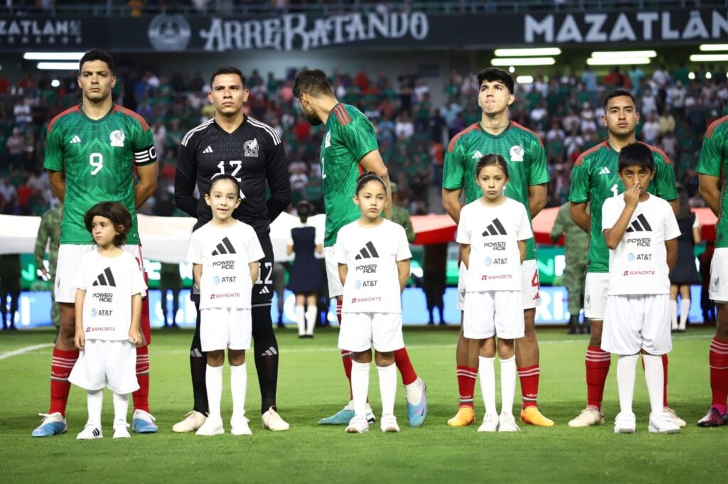 VIDEO: Y retiemble en sus centro la tierra…así sonó el himno de México en Mazatlán