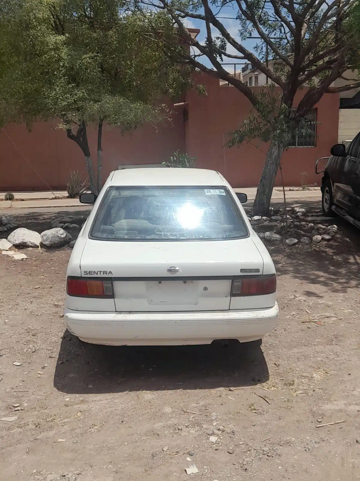 El vehículo es de la marca Nissan, tipo Sentra modelo 1994, color blanco, que es propiedad de Martha “U”, quien es residente del ejido Ignacio Allende, en el municipio costero.