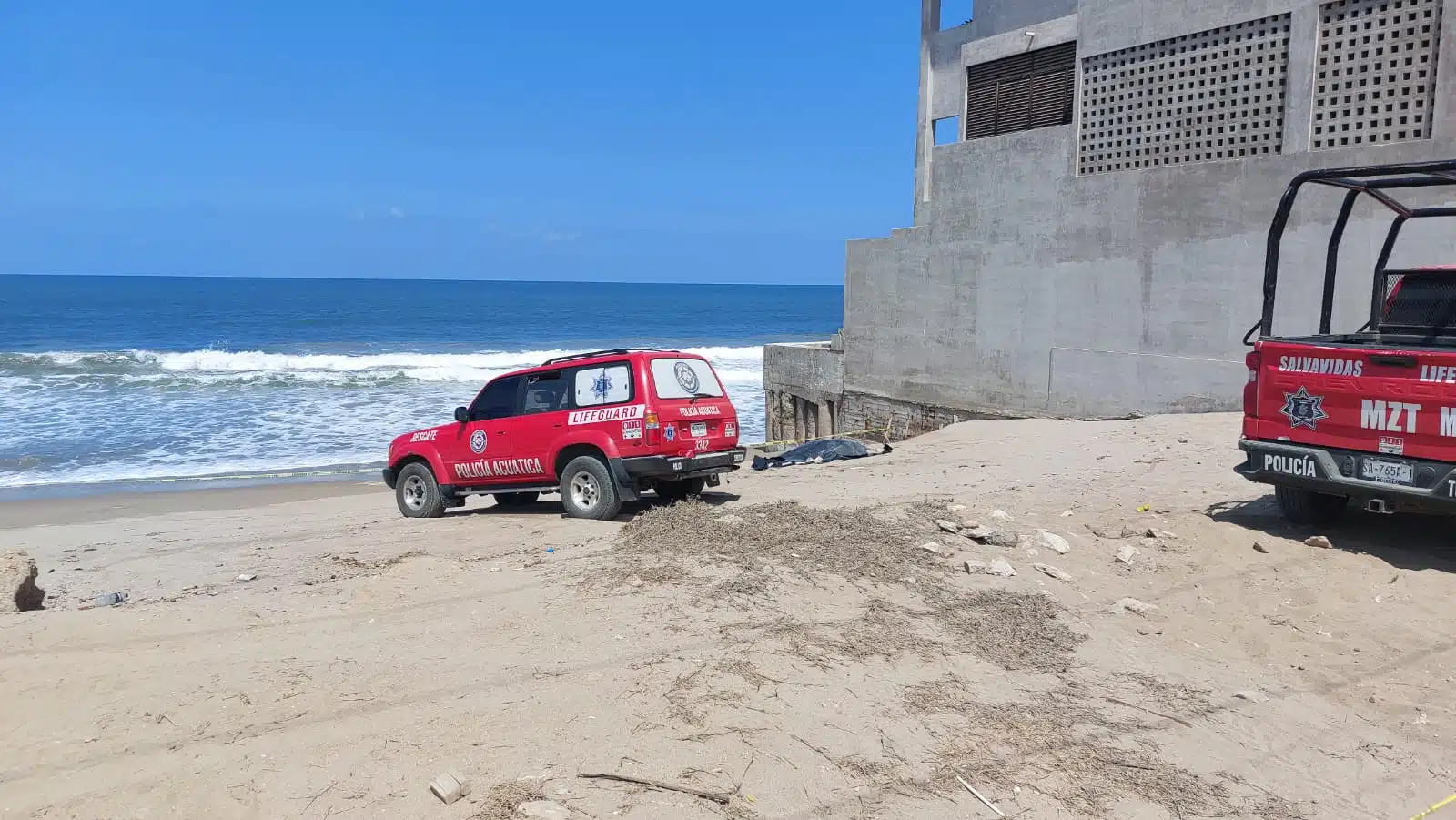 A casi 12 horas aún no identifican a mujer hallada sin vida cerca del estero La Escopama en Mazatlán