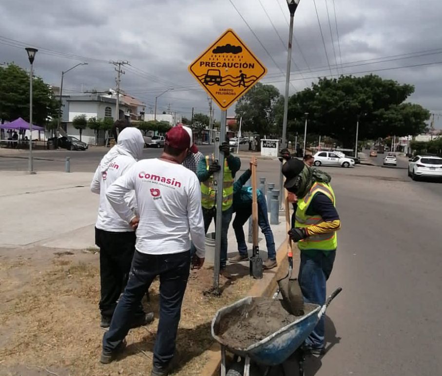 Hay alto riesgo en canales y los arroyos de Culiacán; Protección Civil coloca letreros preventivos