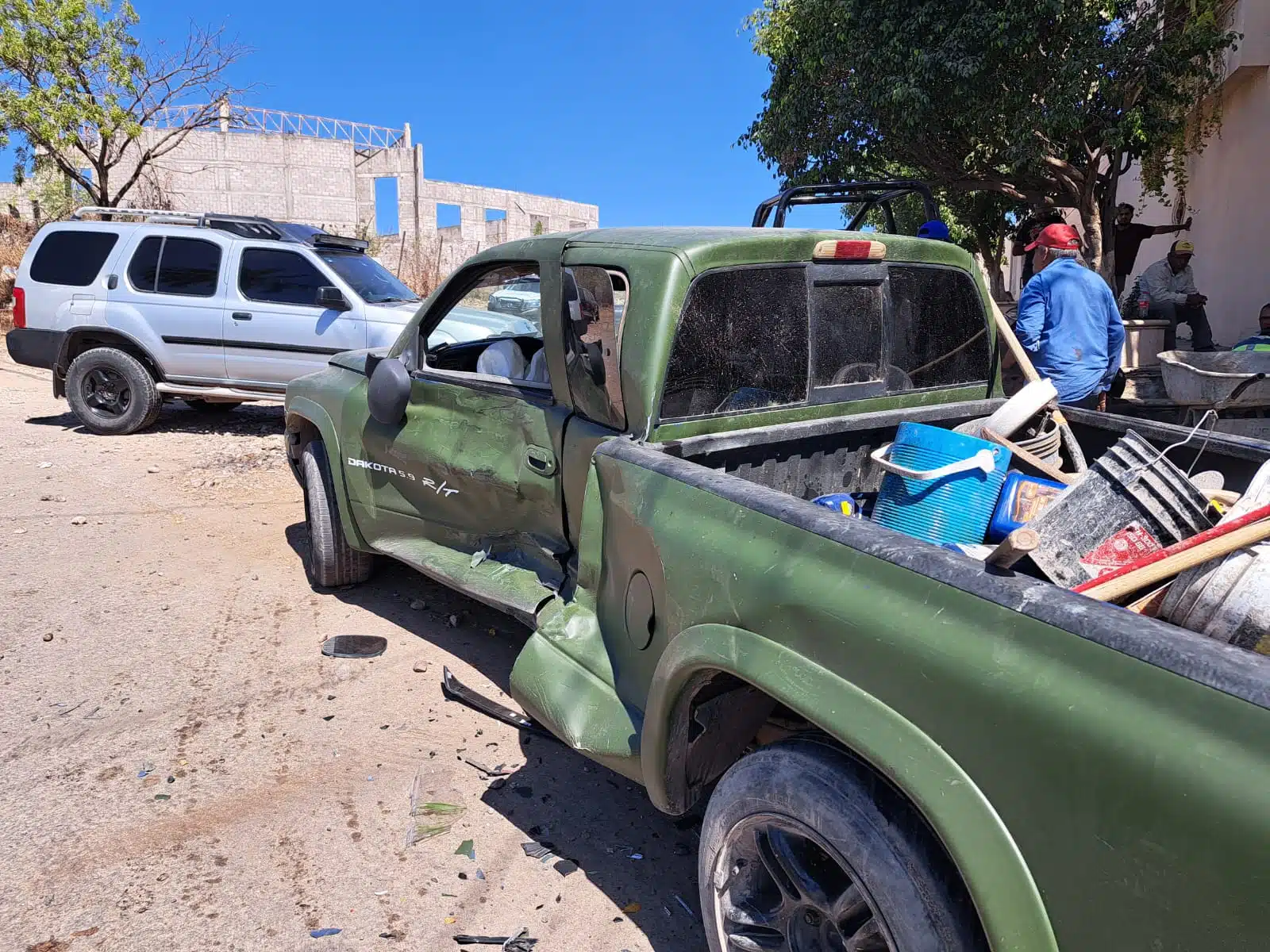 Encontronazo de camionetas deja un herido y daños materiales en la colonia Díaz Ordaz, en Culiacán