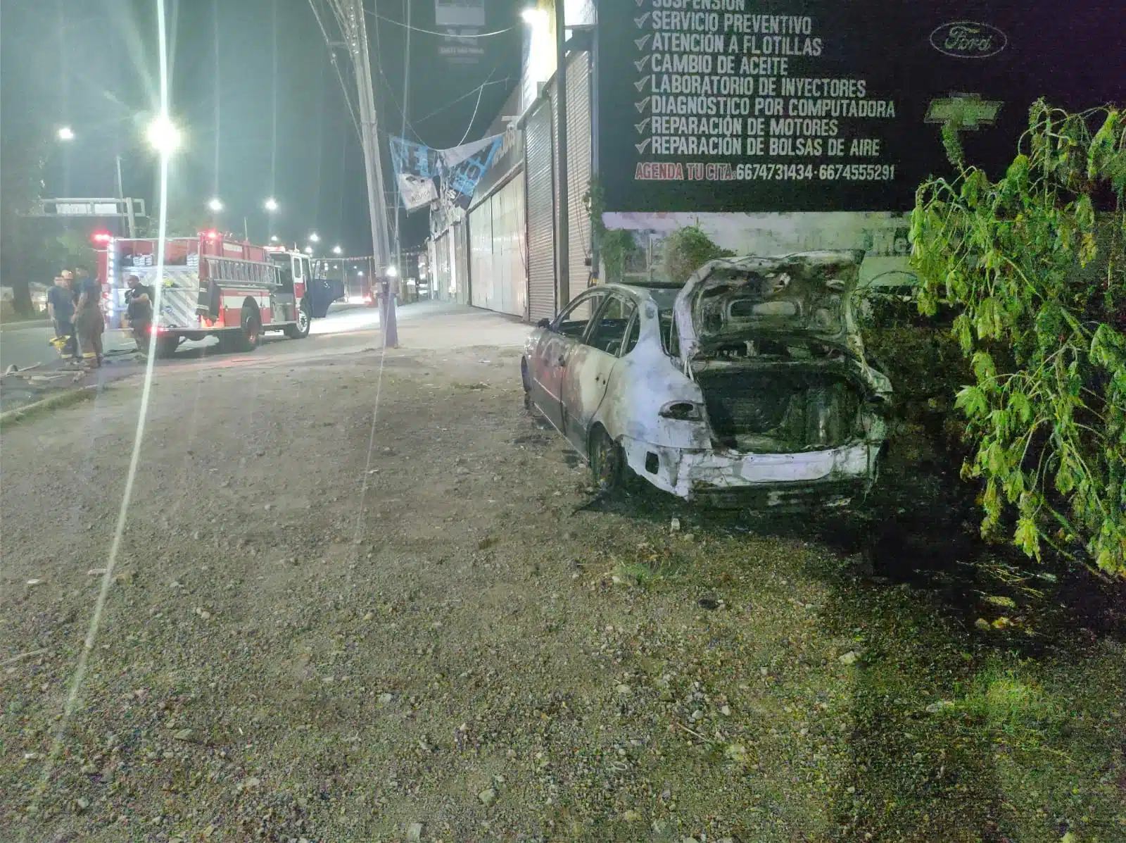 Carro quemado en Culiacán