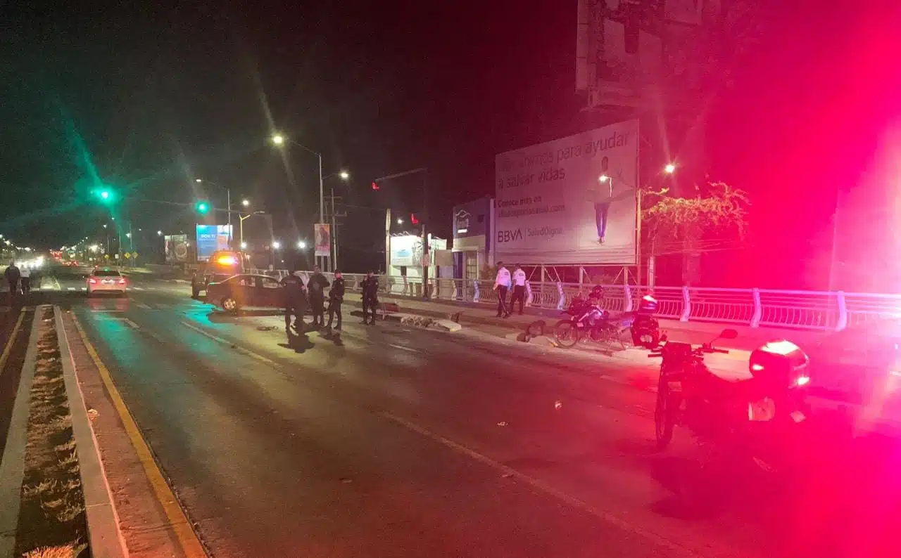 Patrulla de tránsito choca con vehículo en Villas del Río, Culiacán; hay 2 agentes lesionados