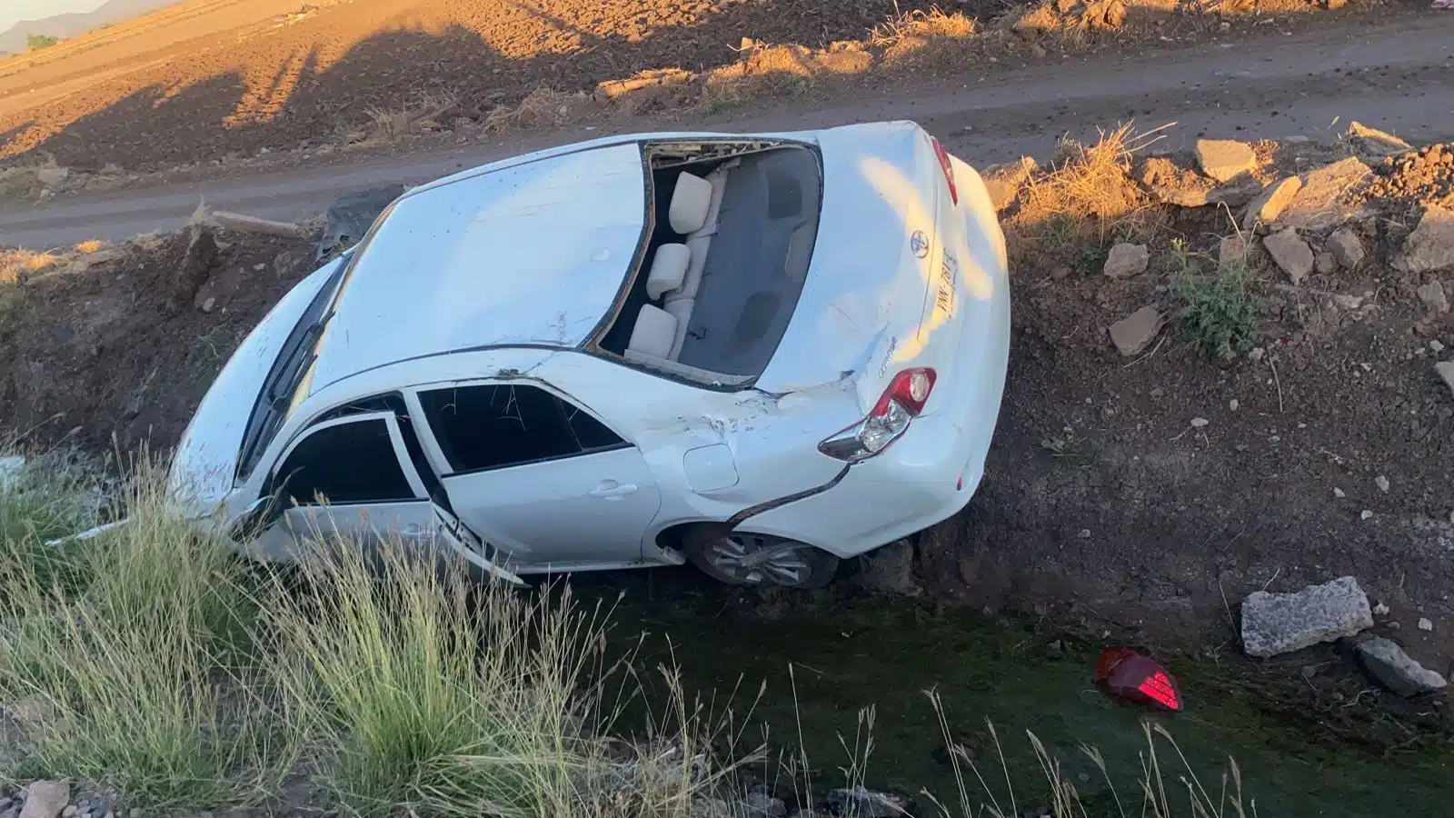 Trasladan a Yesenia al hospital tras salirse de la carretera en su Toyota, en Angostura