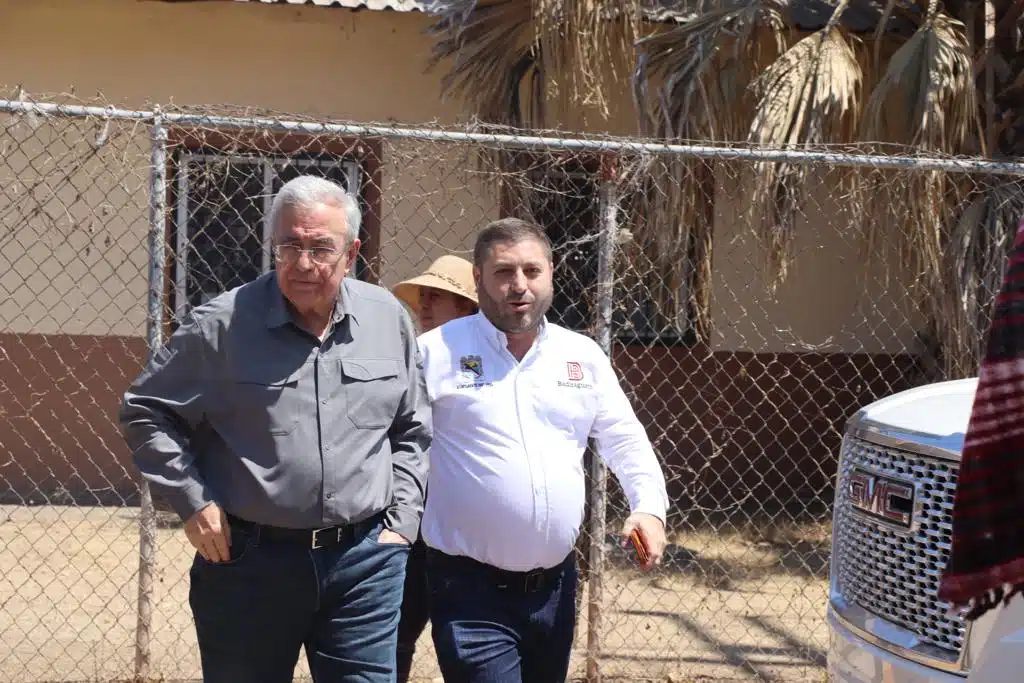 Rocha Moya y José Paz López dan banderazo de obra carretera en Badiraguato 