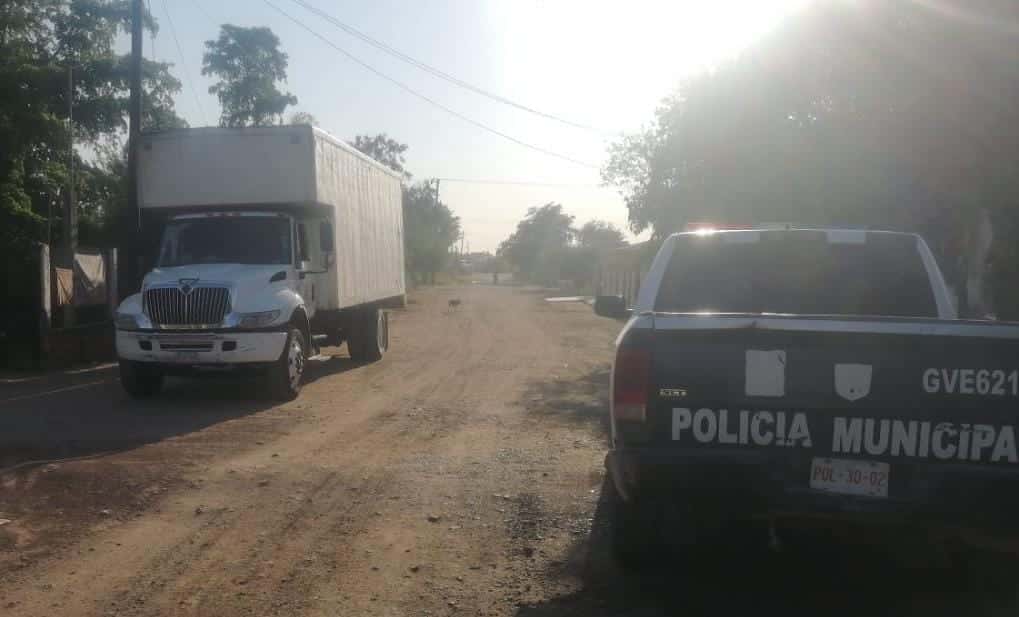 ¡Con un arma en las costillas! Asaltan a empleados de distribuidora de dulces en Guasave; les quitan $130 mil
