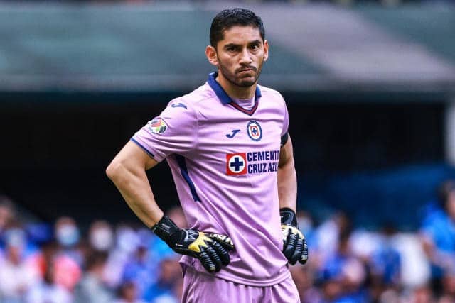 orona está en el selecto grupo de 500 partidos con el Cruz Azu