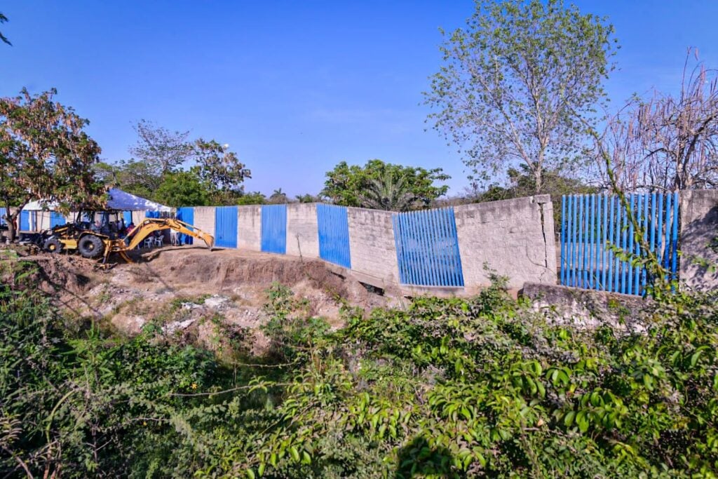 Obras públicas Mazatlán /Cortesía /Inician obra de contención pluvial y barda perimetral en la UPSIN de Mazatlán