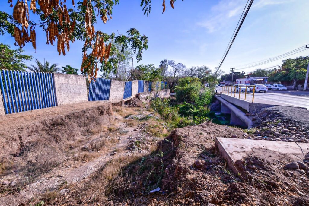 Obras públicas Mazatlán /Cortesía /Inician obra de contención pluvial y barda perimetral en la UPSIN de Mazatlán
