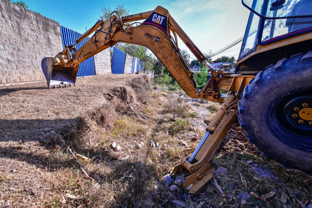 Obras públicas Mazatlán /Cortesía /Inician obra de contención pluvial y barda perimetral en la UPSIN de Mazatlán