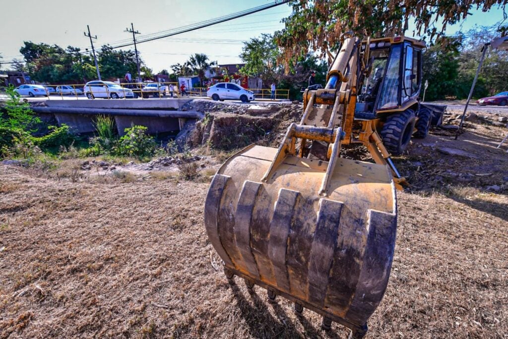 Obras públicas Mazatlán /Cortesía /Inician obra de contención pluvial y barda perimetral en la UPSIN de Mazatlán