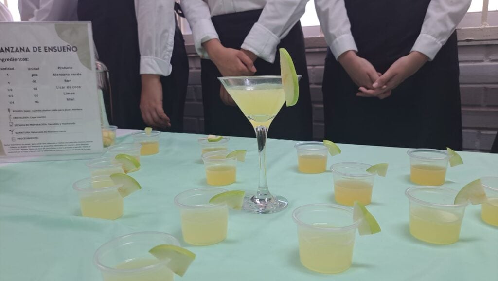 Alumnos del Cbtis 51 de Mazatlán presentan bebidas y cocteles que ellos mismos crearon