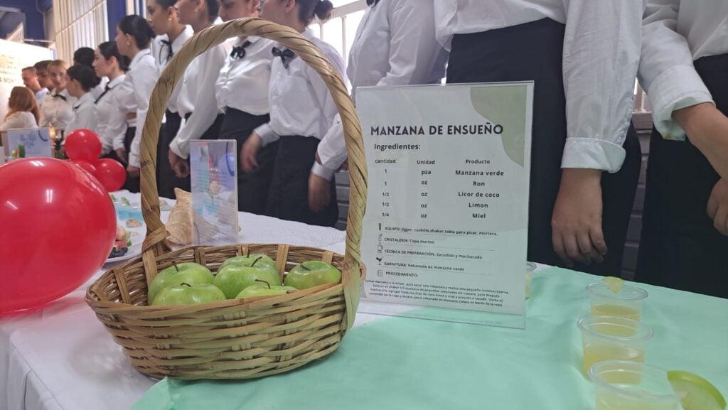 Alumnos del Cbtis 51 de Mazatlán presentan bebidas y cocteles que ellos mismos crearon