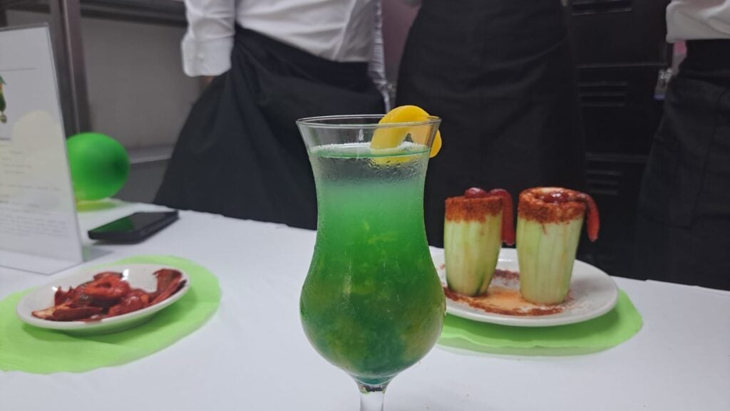 Alumnos del Cbtis 51 de Mazatlán presentan bebidas y cocteles que ellos mismos crearon