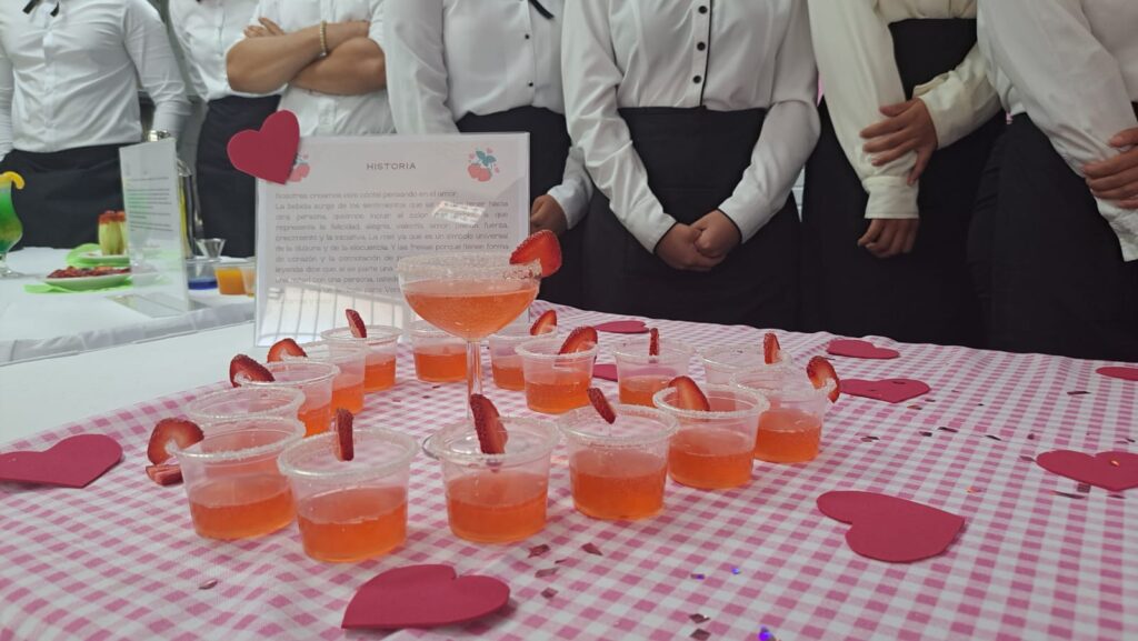 Alumnos del Cbtis 51 de Mazatlán presentan bebidas y cocteles que ellos mismos crearon