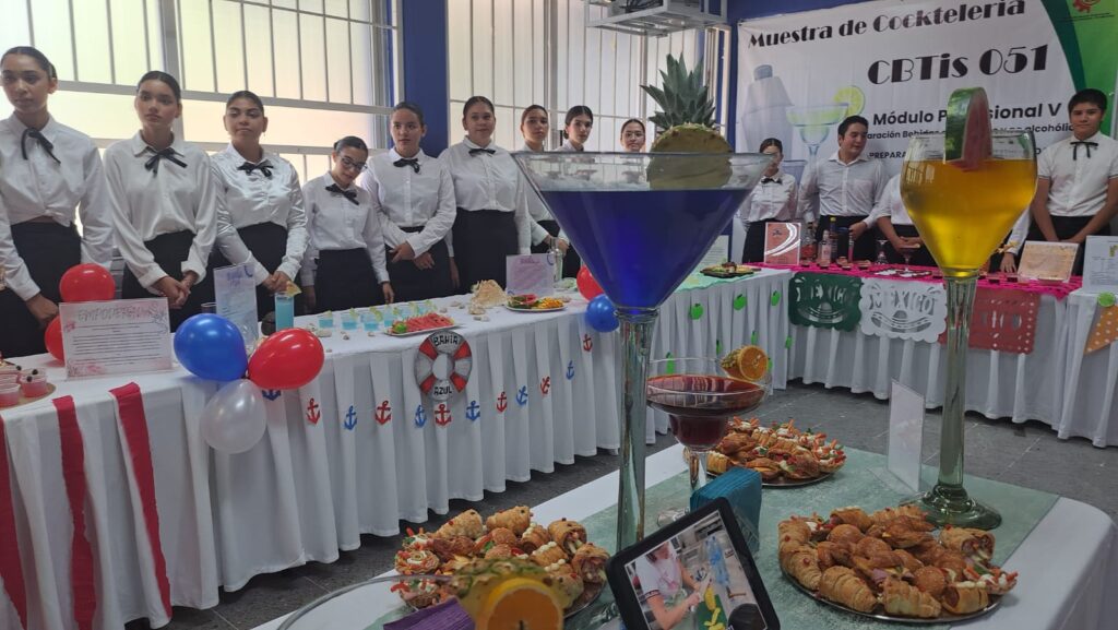 Alumnos del Cbtis 51 de Mazatlán presentan bebidas y cocteles que ellos mismos crearon