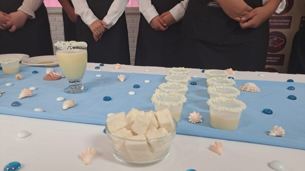 Alumnos del Cbtis 51 de Mazatlán presentan bebidas y cocteles que ellos mismos crearon