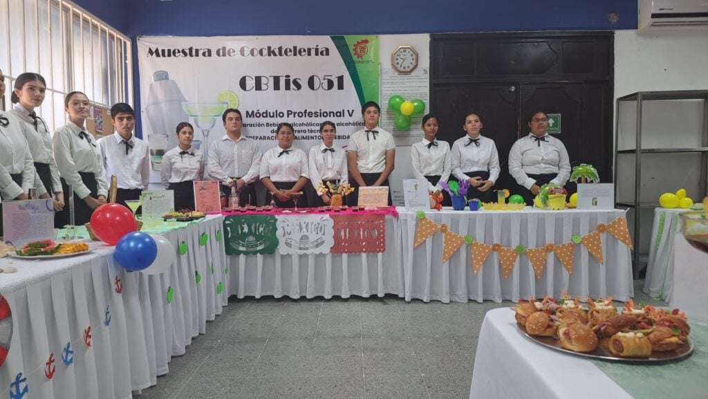 Alumnos del Cbtis 51 de Mazatlán presentan bebidas y cocteles que ellos mismos crearon