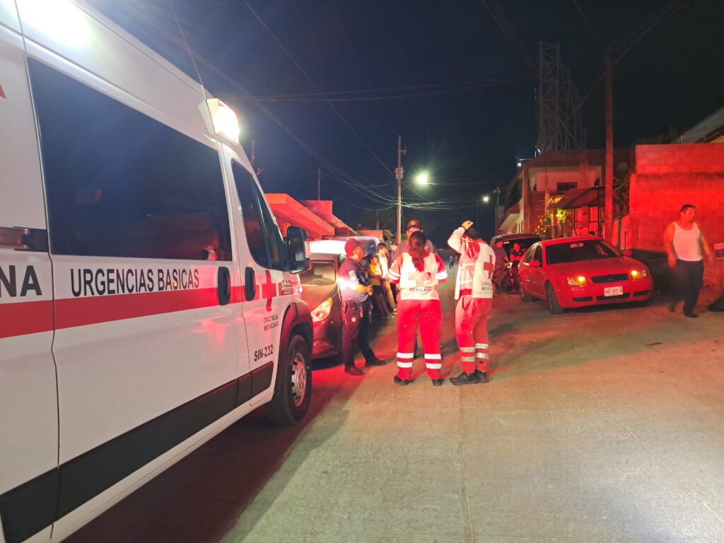 Bomberos se movilizan tras incendio de casa en la colonia 22 de Diciembre, en Culiacán