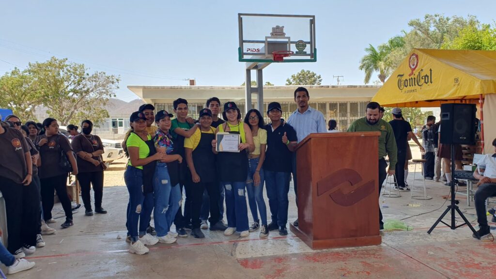 Alumnos de Conalep El Rosario presentan proyectos emprendedores: desde bares, hasta café "pet friendly"