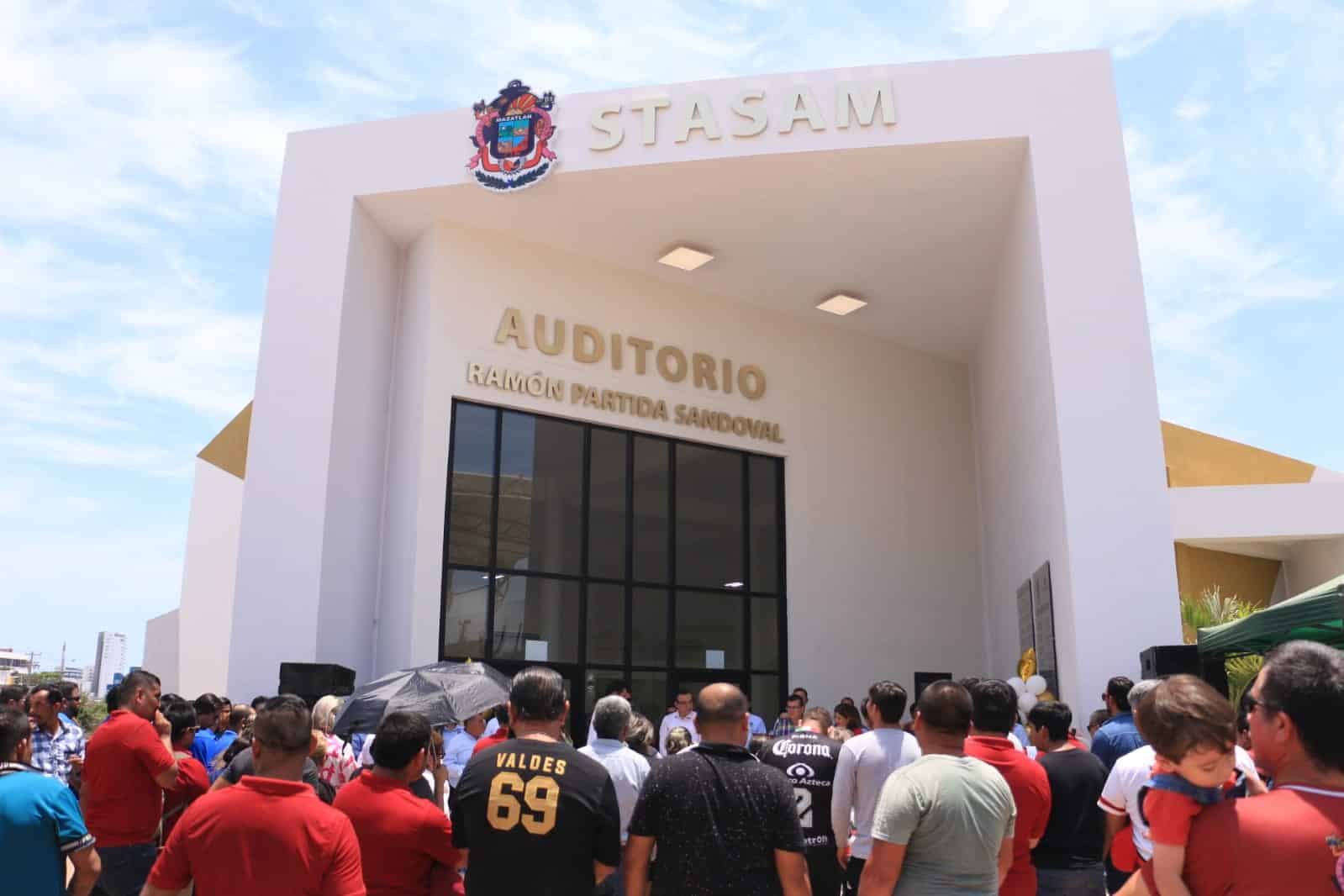 A esta inauguración del STASAm asistieron diferentes funcionarios públicos