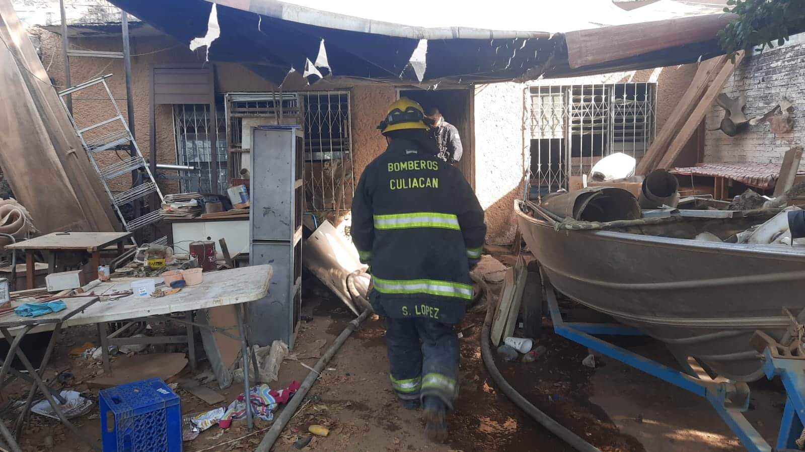 Un cilindro de gas estaba expuesto al fuego y no explotó gracias a la intervención de Bomberos