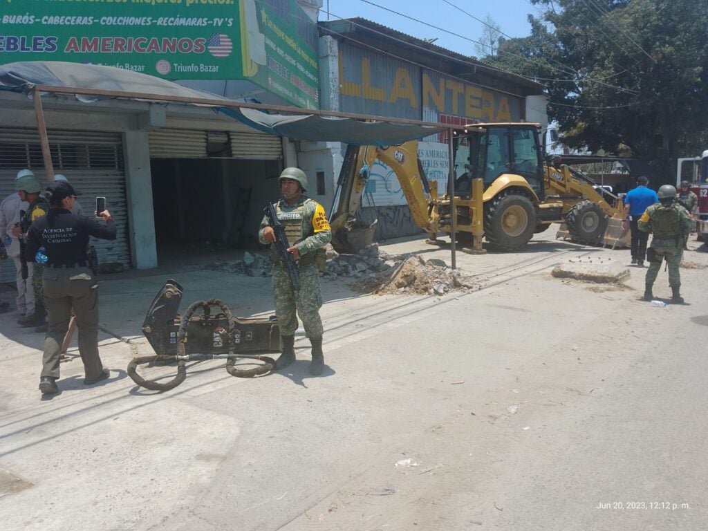 Detectan tres mangueras conectadas a ducto de Pemex en local comercial de Mazatlán