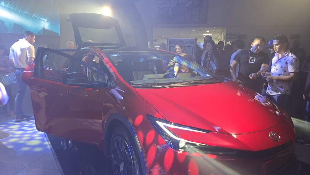 Toyota Mazatlán presenta la "magia" del Prius 2023, auto híbrido de quinta generación