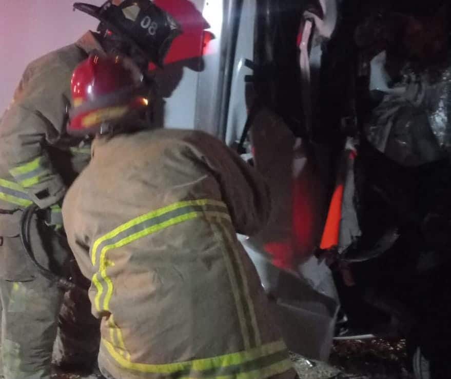 ¡Impacto brutal! Dos lesionados, uno de ellos prensado, arroja aparatoso choque en Guasave