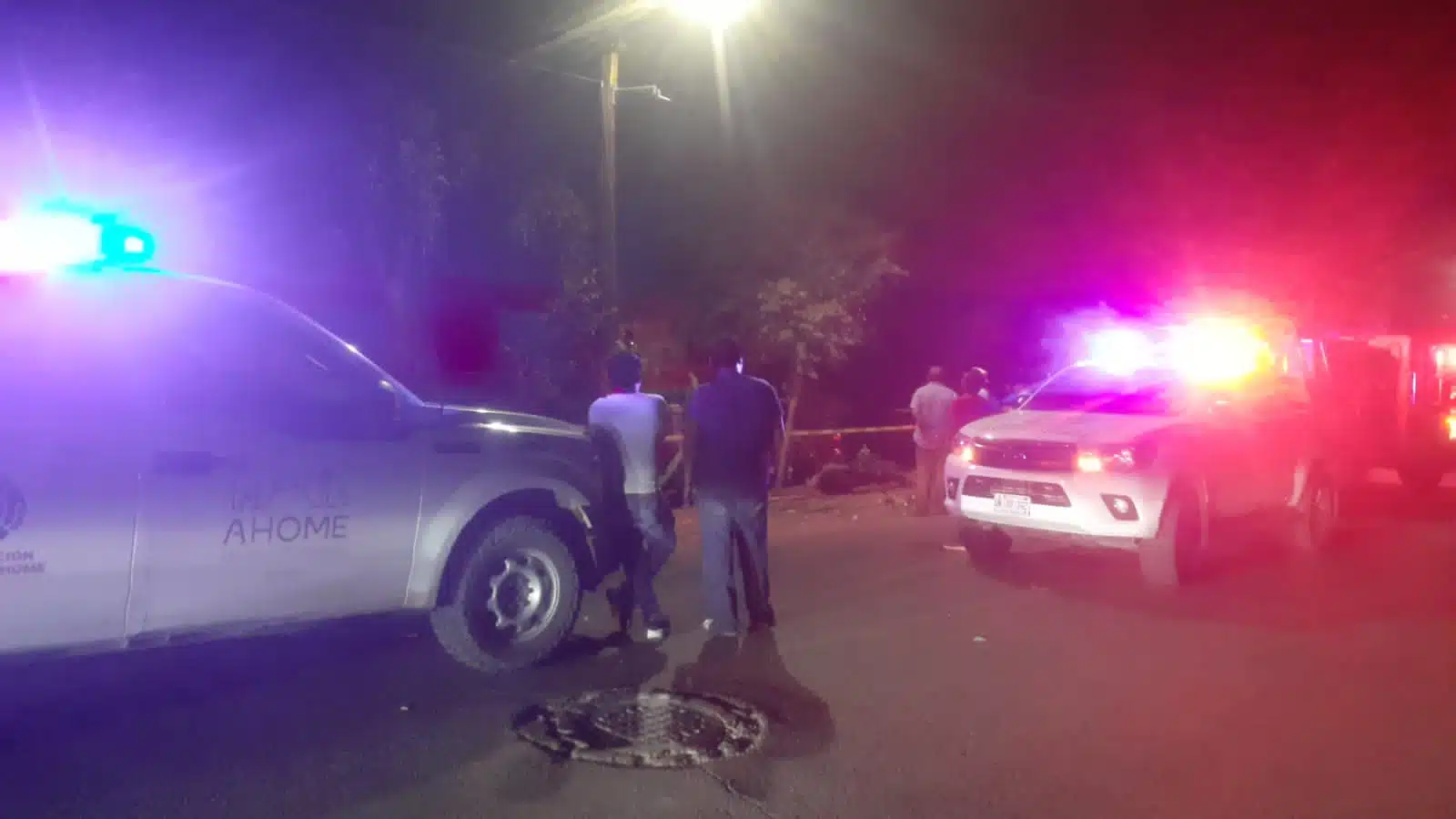 ¡Se metieron a una casa! Muere hombre tras choque de auto contra un cerco en Ahome 