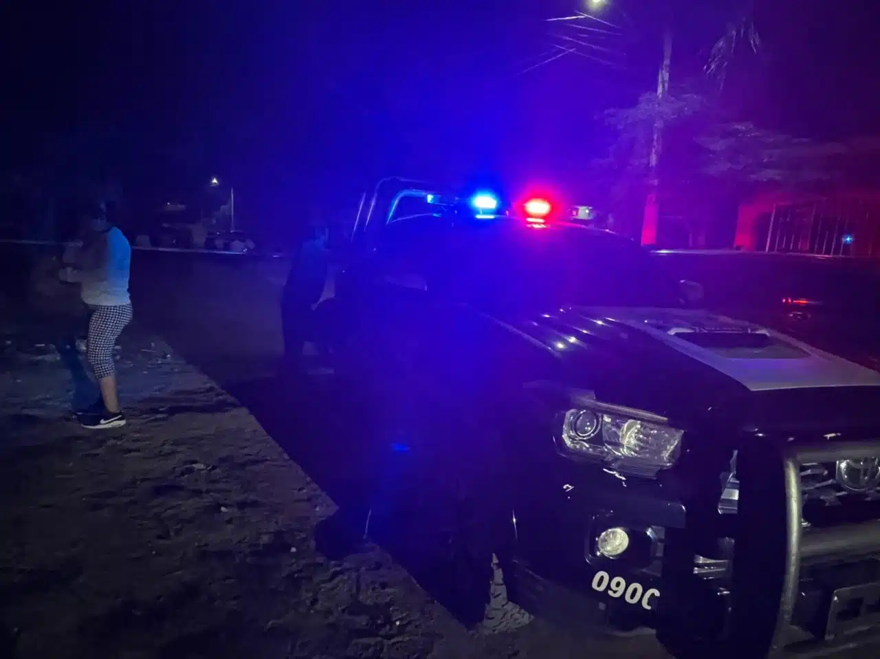 ¡La bajaron del vehículo! Sujetos armados despojan a mujer Chevrolet S10 en Culiacán