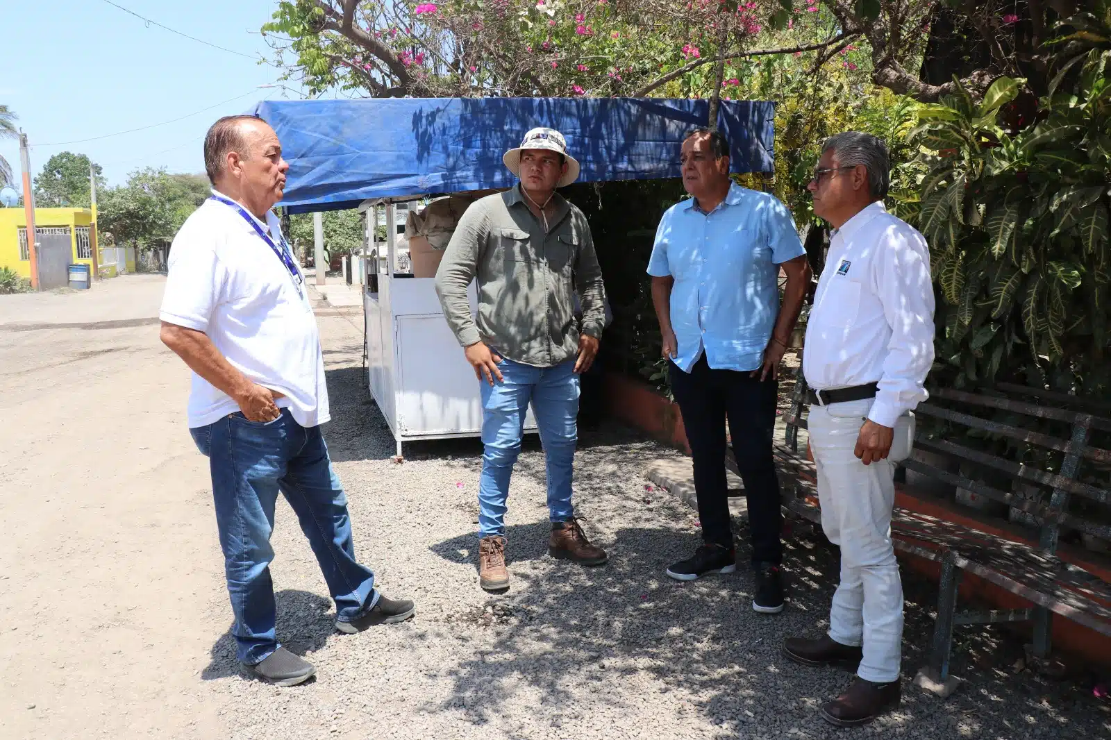 Jumapam y comisario de El Recreo organizan reparto de agua en pipas
