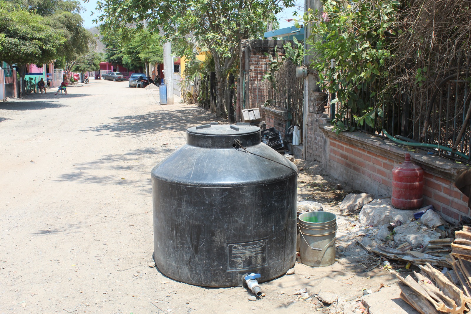 Tambo, sequía, llenar cubetas, servicio de agua