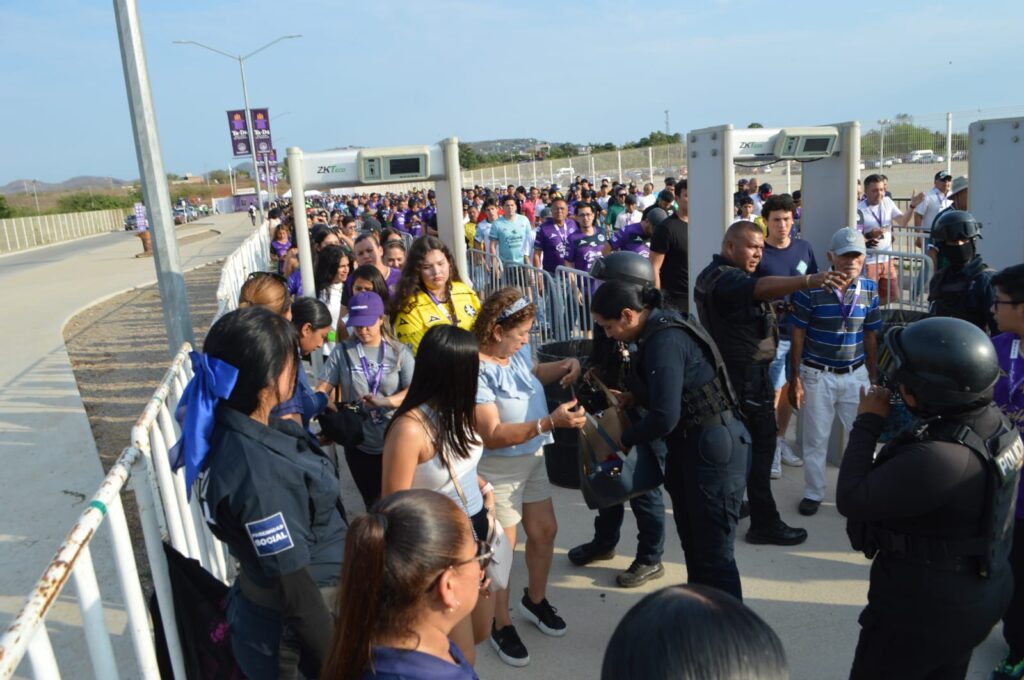 ¡A visitar Barandilla! 6 detenidos deja el primer partido de Mazatlán en "El Kraken"