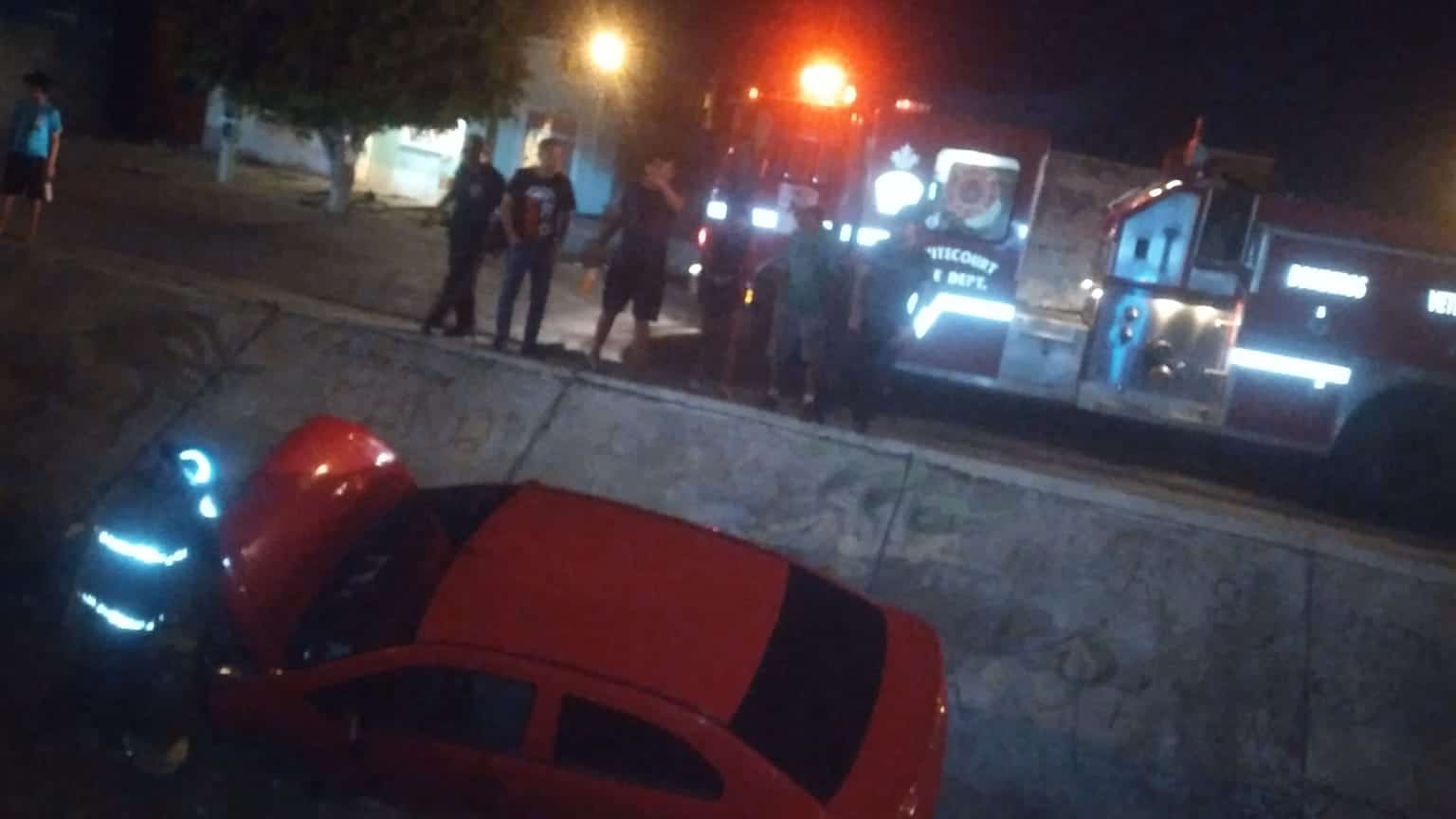 Accidente de auto que cayó a canal pluvual