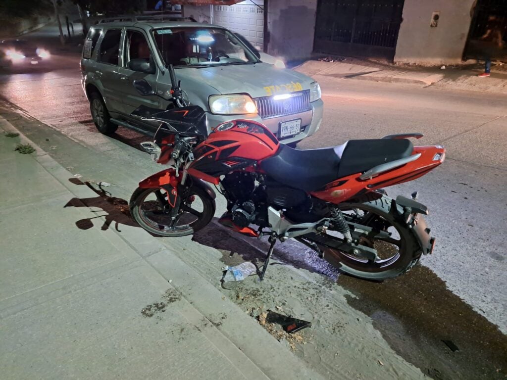 ¡Viajaba en moto! Raúl resulta con lesiones tras ser atropellado por automovilista en Culiacán