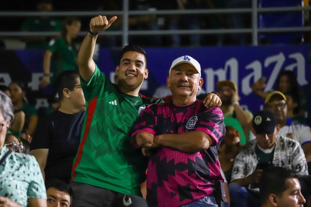Afición México-Guatemala
