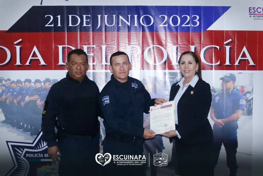 Entregan estímulos y reconocimientos por el Día del Policía en Escuinapa