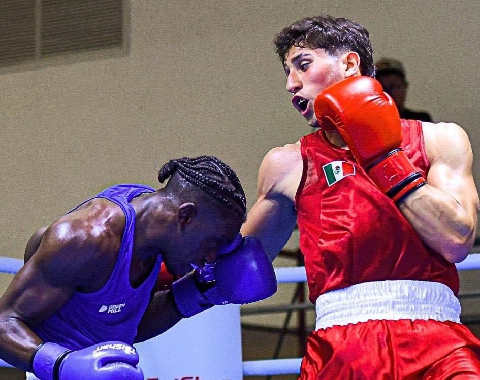 Marco Verde peleando contra Tyreec Taitt