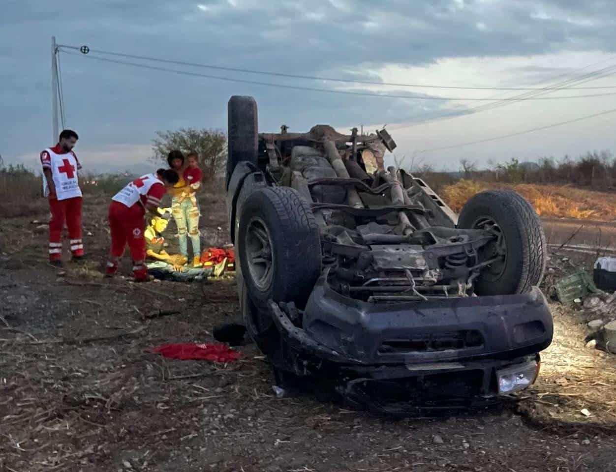 Iban para Acaponeta a vender quesos; se accidenta familia en Tecualilla, Escuinapa