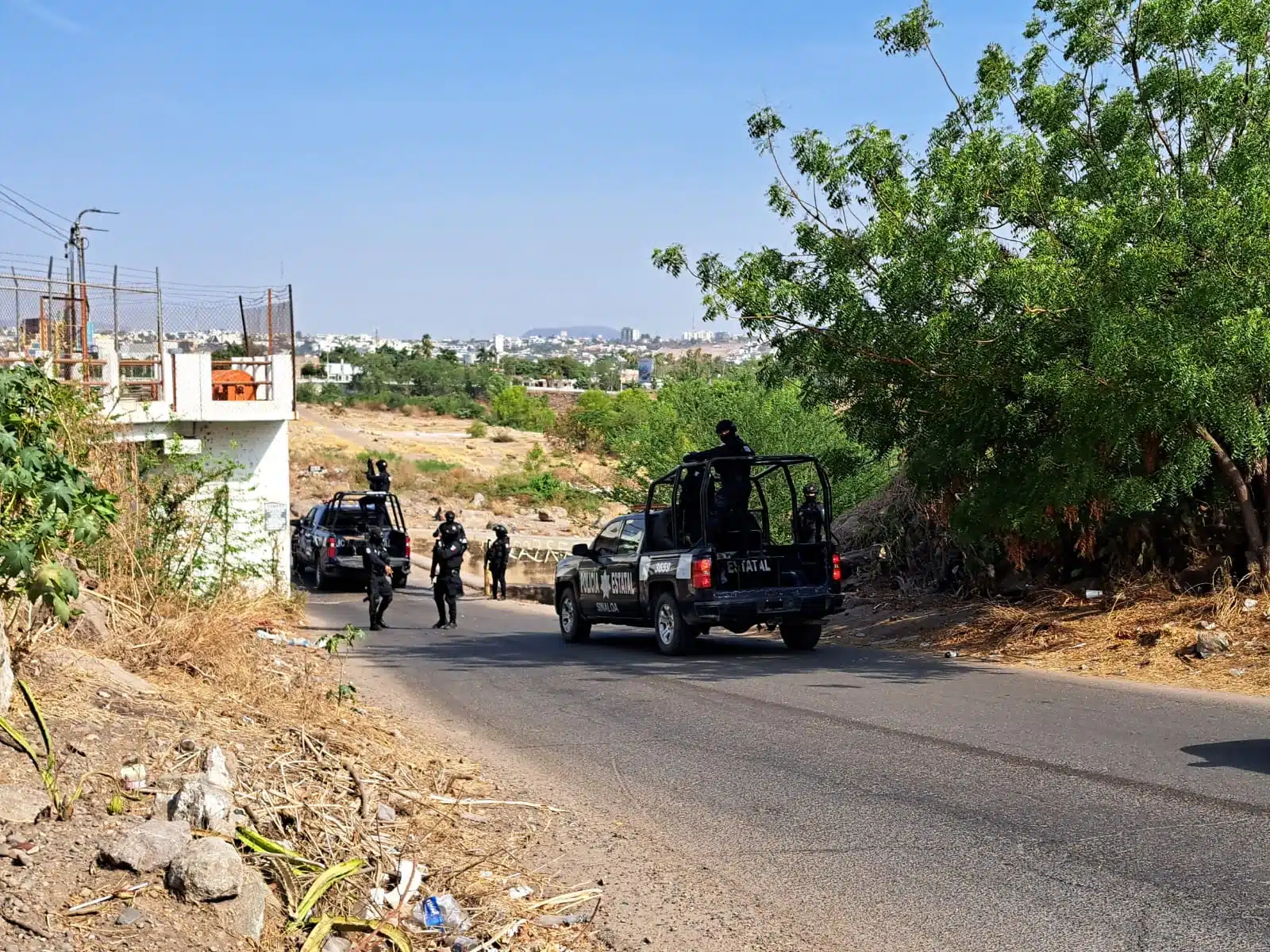 El cuerpo fue localizado junto al Puente Negro en la colonia Juntas de Humaya de la ciudad de Culiacán