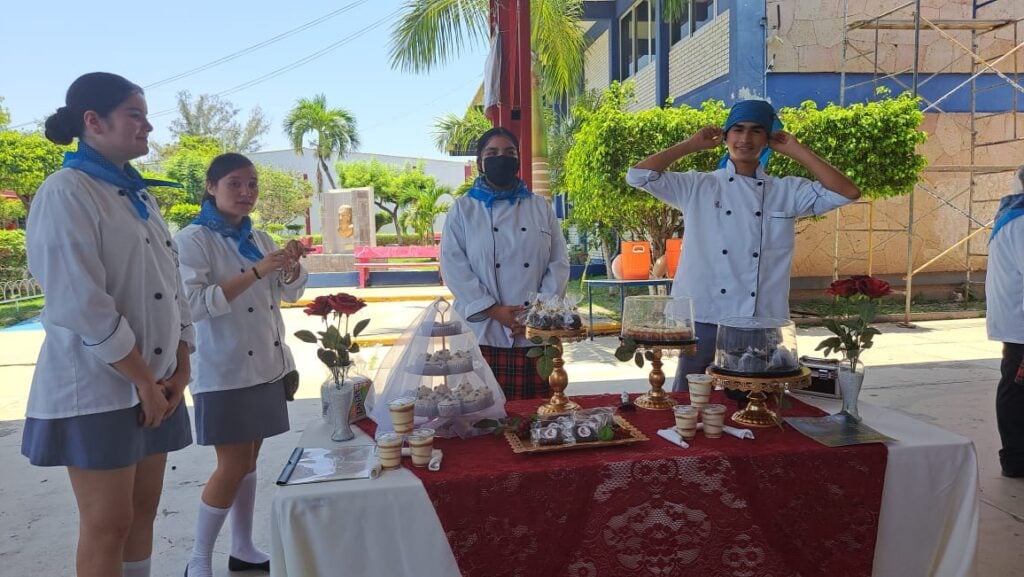 Alumnos de Cbtis 51 presentan la muestra gastronómica “Aprender para emprender”