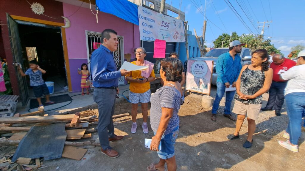 Alcalde atiende las necesidades de los vecinos de la colonia Genaro Estrada, Mazatlán