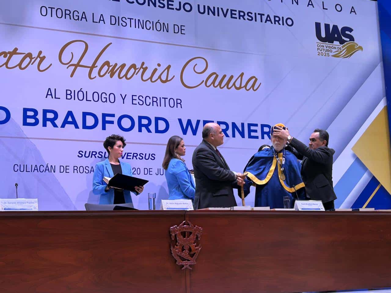 UAS otorga reconocimiento al Reconocimiento al escritor David Bradford Werner