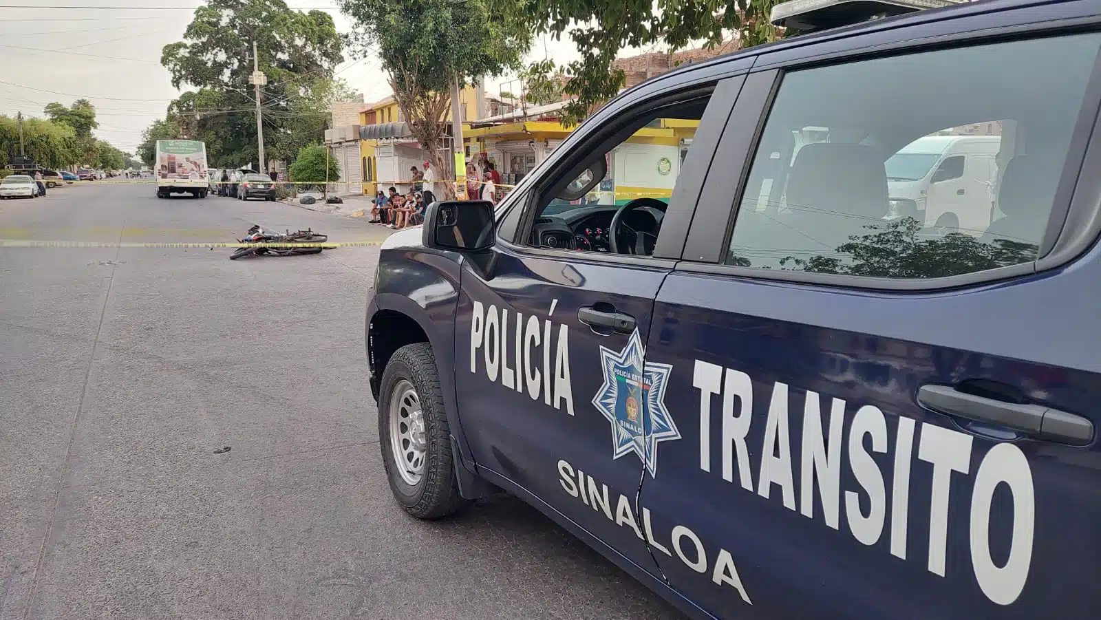 Paramédico acudieron al lugar del accidente aunque desafortunadamente el motociclista ya no contaba con signos de vida