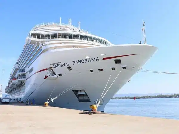 Crucero llega al puerto de Mazatlán