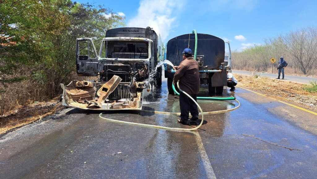 Se incendia camión recolector de basura del Ayuntamiento de Culiacán 