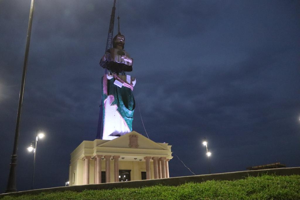 Figura de San Judas Tadeo de 18 metros