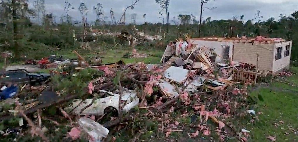 daños por tornado en Mississippi