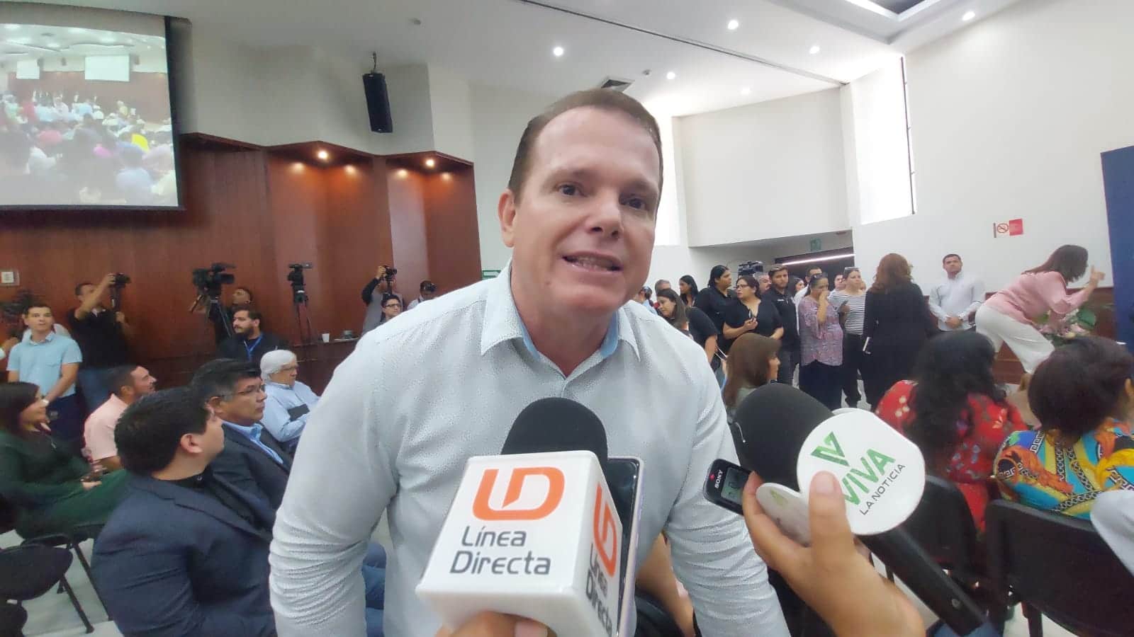 Diputado local sin partido, Adolfo Beltrán Corrales.